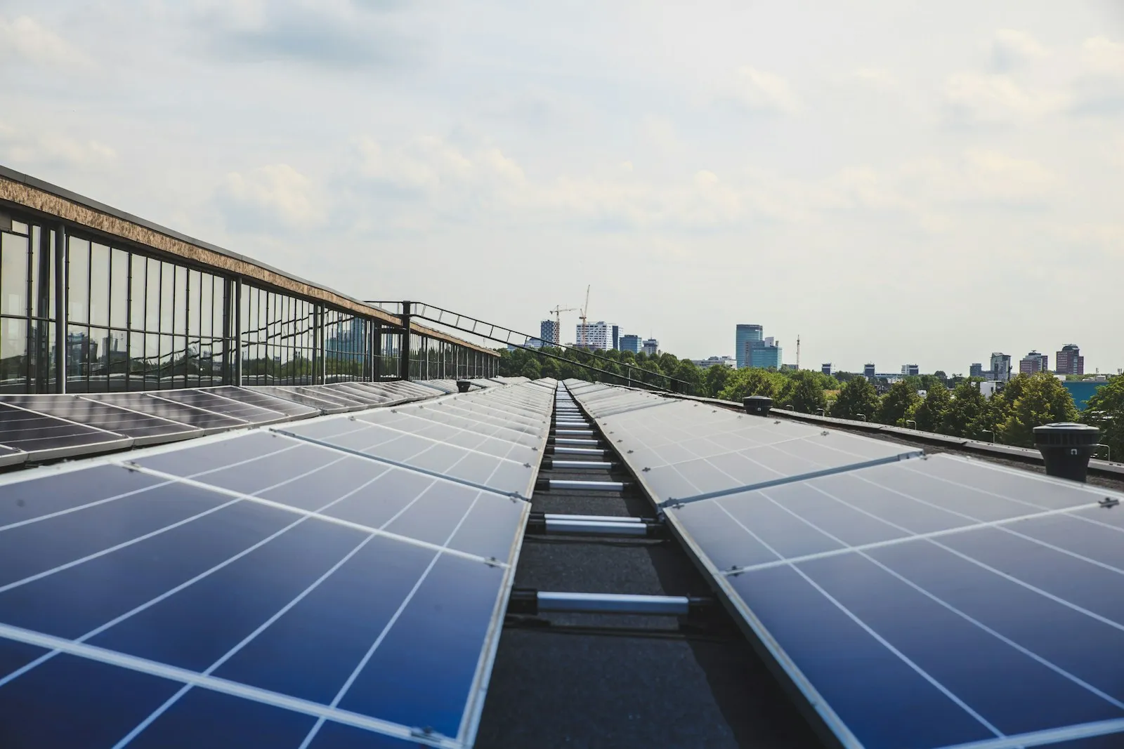 Zonnepanelen op Balkon Utrecht: Kosten & Subsidie 2026