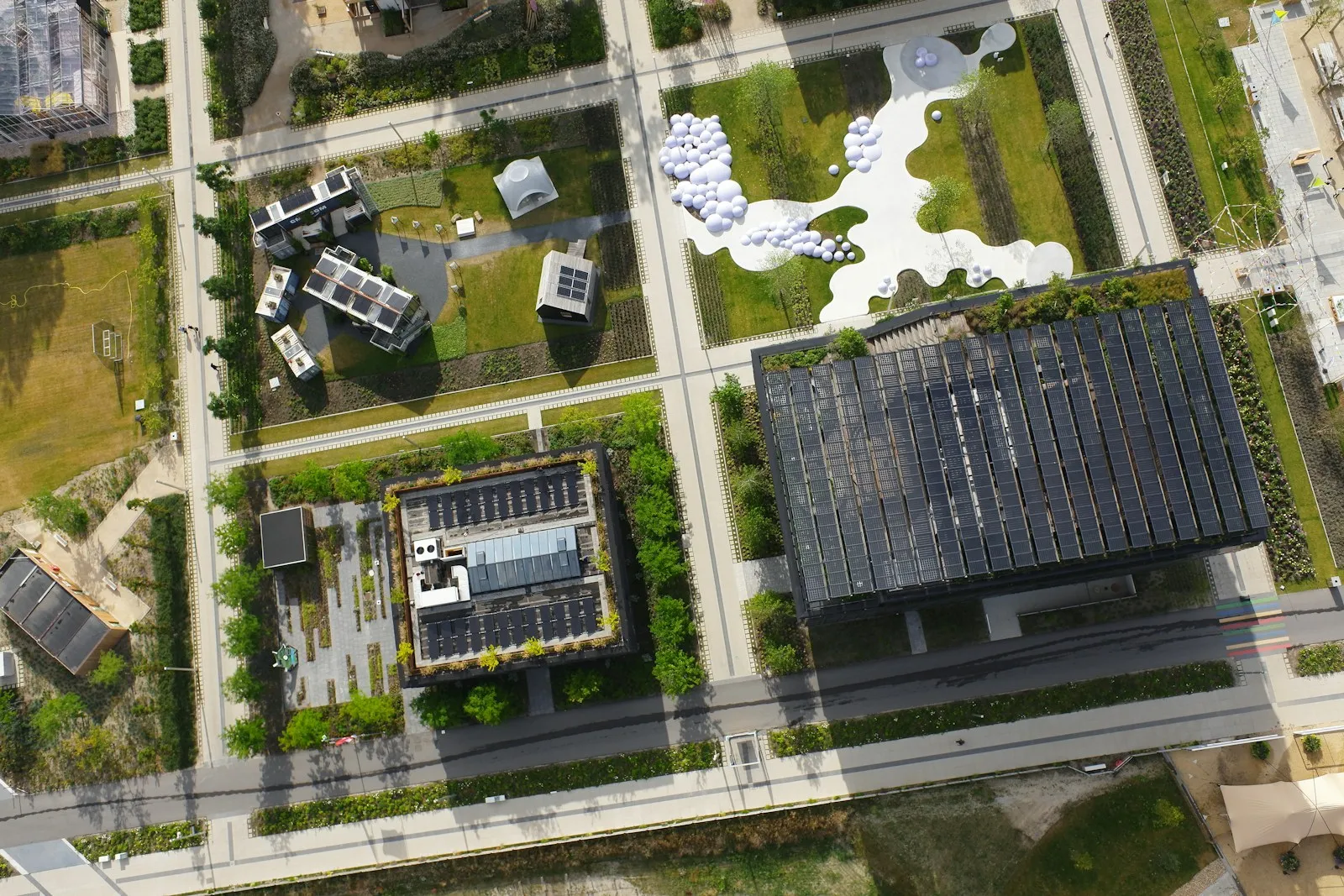 Zonnepanelen Galerijflat Utrecht: Vergunning, VvE &