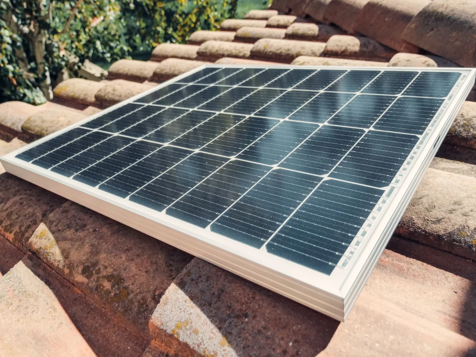 Zonnepanelen Schuur Utrecht: Vergunning, Kosten &